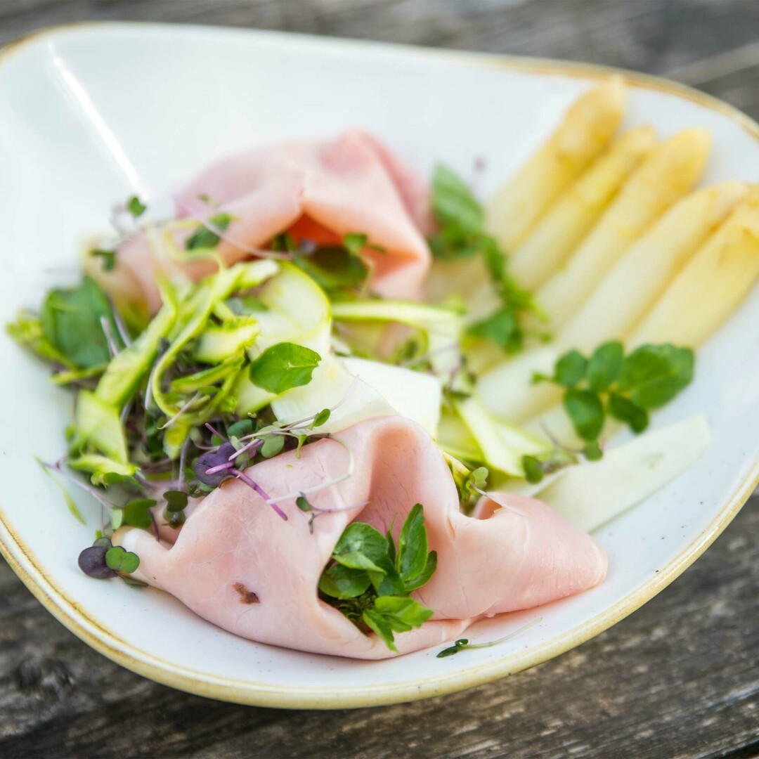 Recept: salade met asperges en ovengebakken ham.