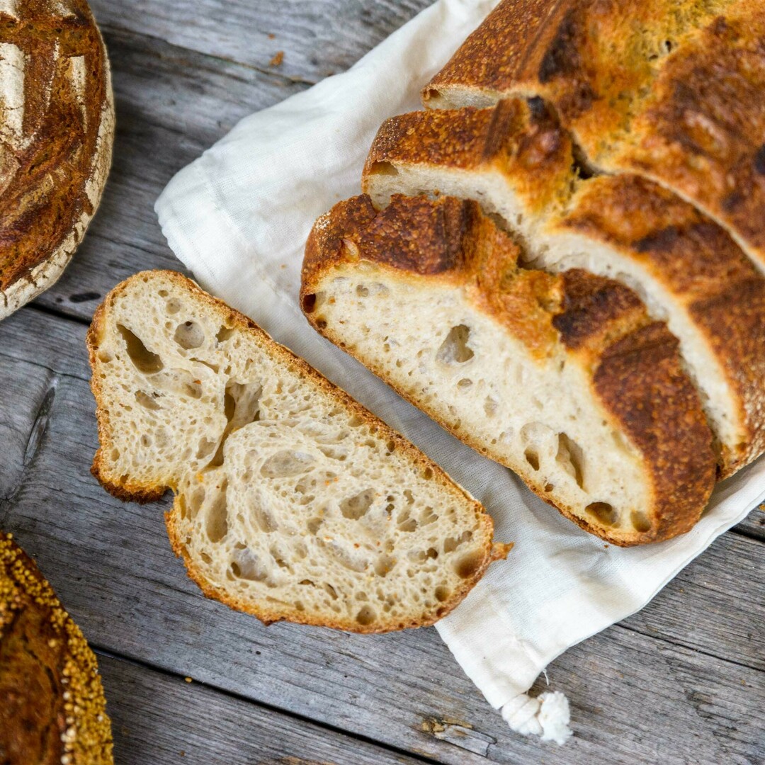 Tarwe natuur brood, beschikbaar bij versmarkt CRU.