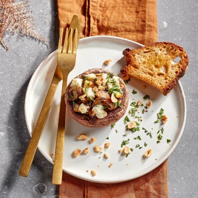 Portobello gevuld met paddenstoelenmix en geitenkaas